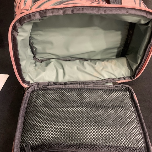 Pink Roxy lunchbox - Picture 3 of 4